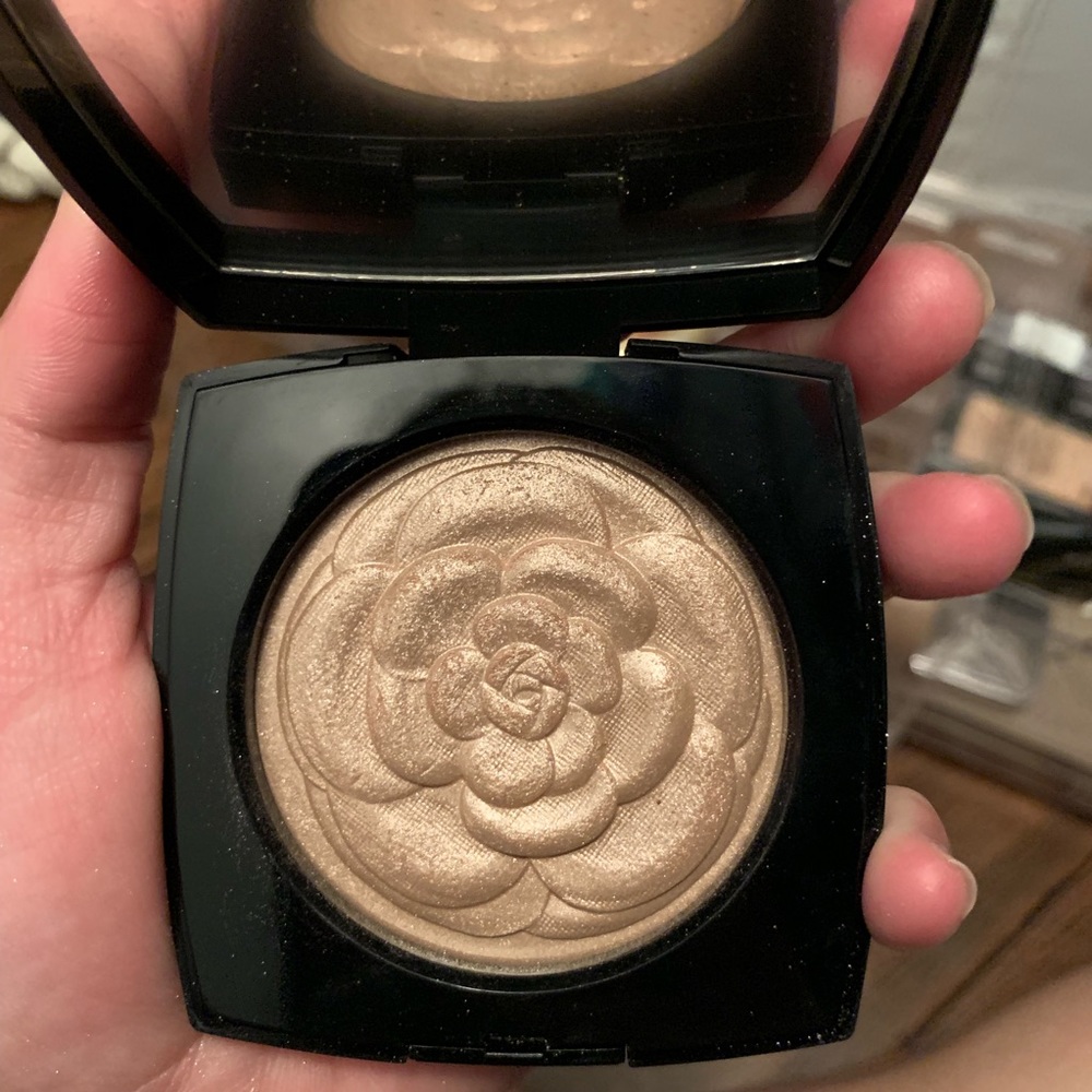 Chanel Camelia Highlighter